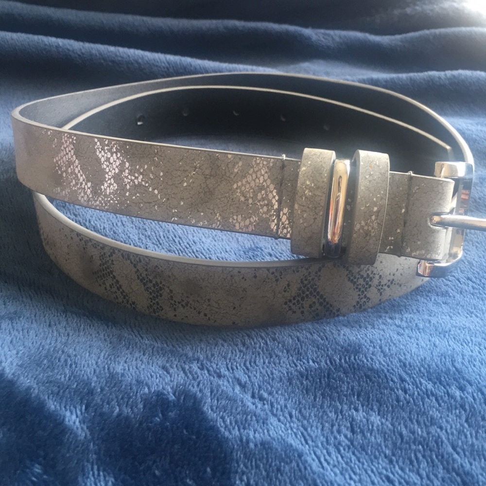 NWOT New York & Co Grey and Silver Belt